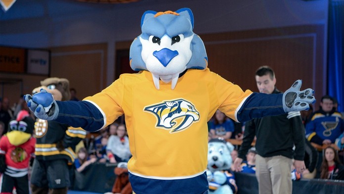 Maskot Nashvillu roztancoval Karlův most, pak se nechal i portrétovat