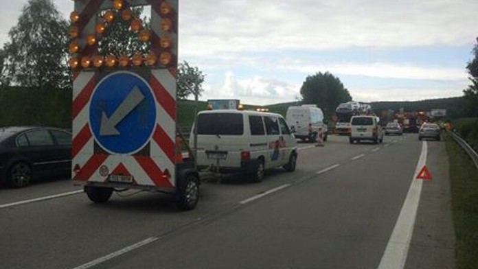 Smrt na dálnici D1! Do auta údržbářů narazil osobní vůz