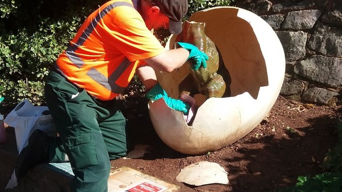 Nechutné orgie v Jurském parku! Návštěvnice znásilnila dinosaura!