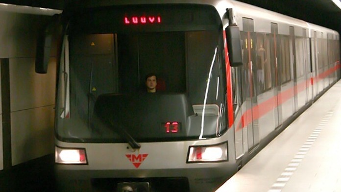 Pražskému metru dnes ráno hrozil anonym výbuchem