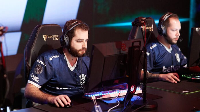 Světově známí trenéři tvrdě trestáni za zneužití chyb ve hře CS:GO