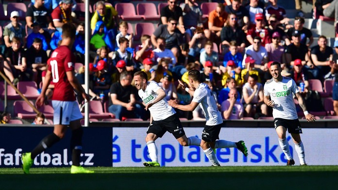 Franz vyloupil Letnou. Karviná vyhrála 3:1! Padla i Slavia