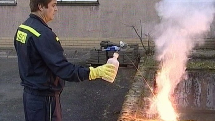 Odhalení: Sklad nebezpečných chemikálií nikdo nehlídal