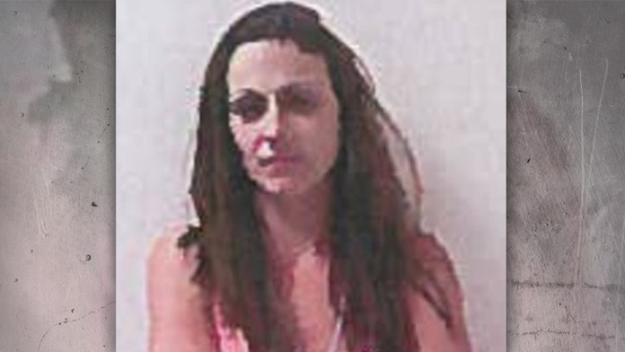 Sex na parkovišti, pak si obouvala cheeseburger! Žena rozhodila policisty