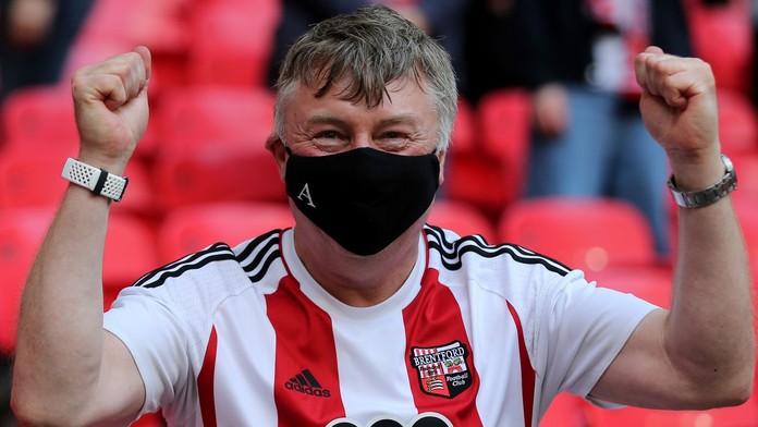 Premier League se těší na plné stadiony. Zrušeny budou i roušky