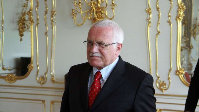 Senátorka chce navrhnout, aby Klause zbavili pravomocí