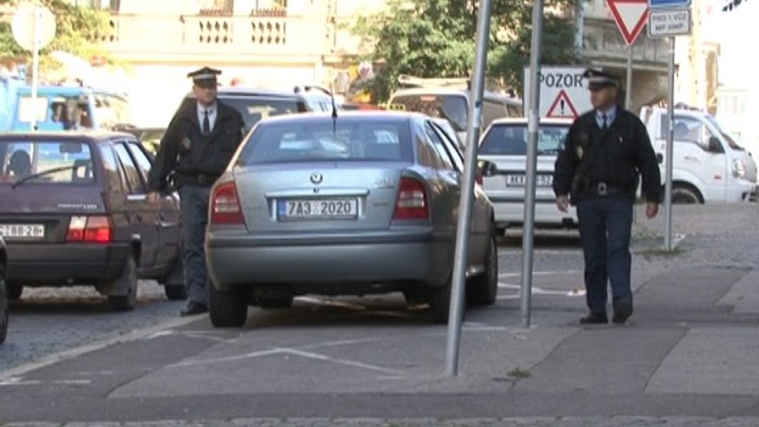 Parkovací karty jsou některým Pražanům zatím k ničemu
