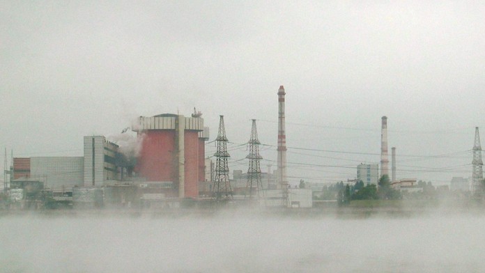 Přelety raket nad atomovou elektrárnou. Hrozí jaderná havárie, varuje agentura