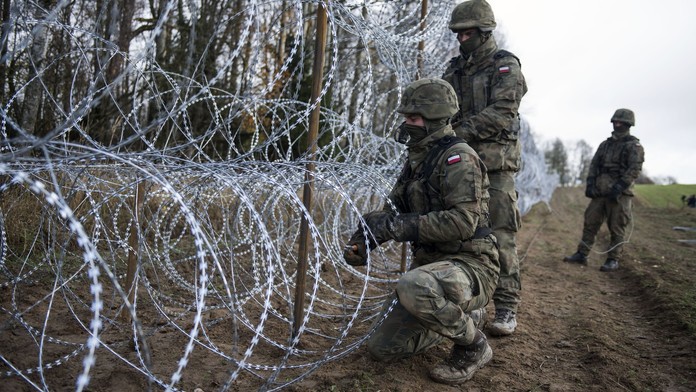 Na polsko-běloruské hranici roste napětí. Poláci se obávají další migrační krize