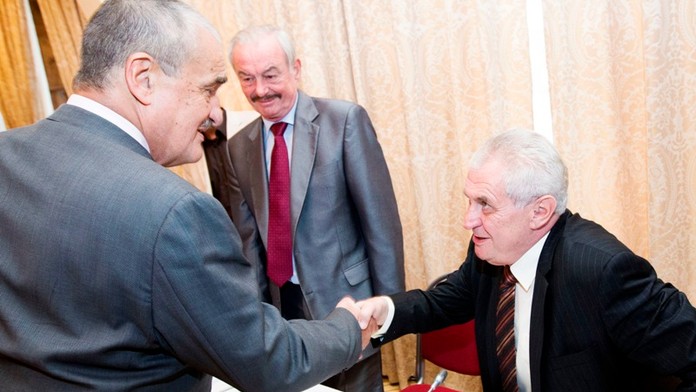Jak Zeman knížete potkal: Vše je odpuštěno, divadlo pokračuje