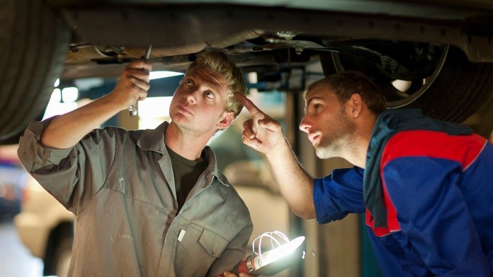 Jak ošetřit auto po zimě? Důležitý je i interiér a další detaily