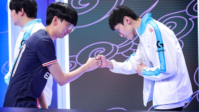 Worlds: Favorité jasně postupují, jejich krajani skončili se slzami v očích