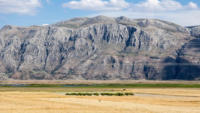 Oblíbená destinace čelí zvláštnímu jevu. Země se místním bortí pod nohama