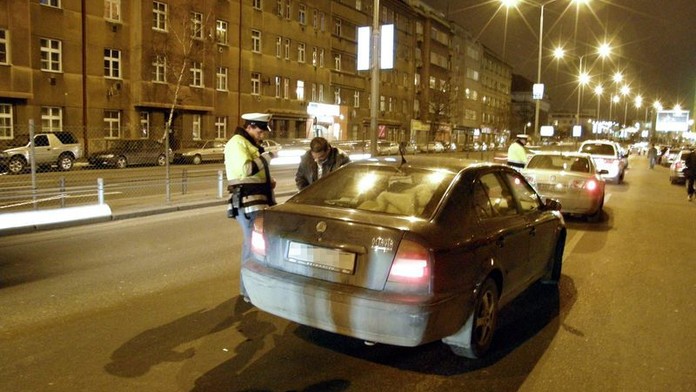 Výsledek razie: tři kradená auta, pět opilých řidičů