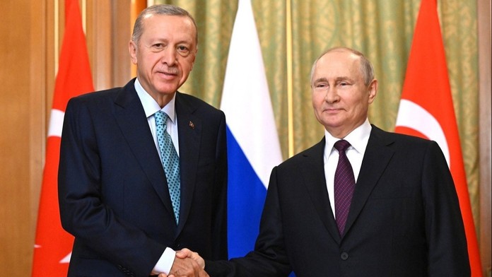 Chyba, nebo tajný kód? Putin a Erdogan se bavili o fotbalistovi pražské Sparty