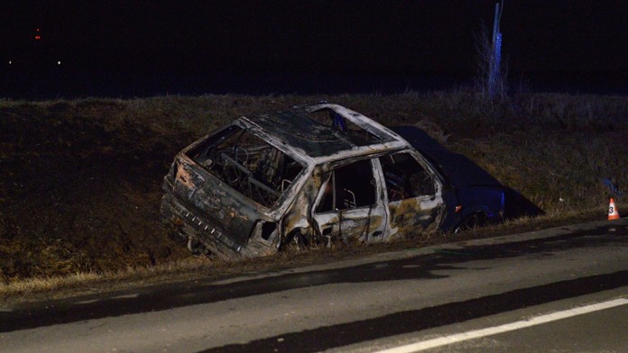 Smrtelná nehoda uzavřela silnici I. třídy. Další člověk uhořel