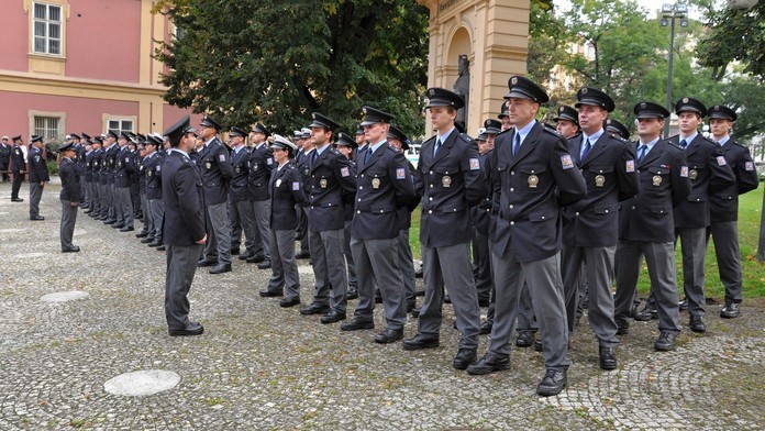 Hledáte práci? Policie nabírá 120 lidí. Tohle všechno musíte splnit