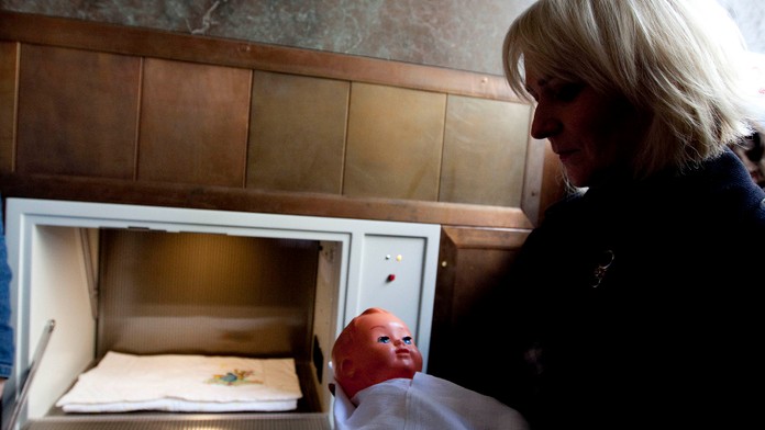 Babybox na Praze 6 zachránil další dítě, jméno dostalo po novinářce