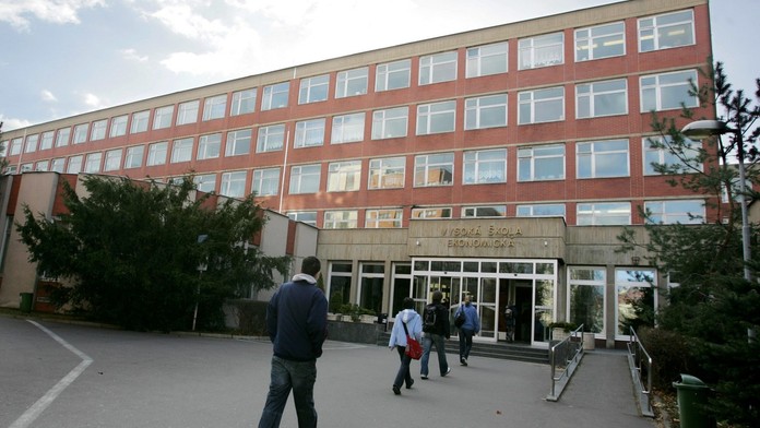 Další bomba ve škole. VŠE ruší Den otevřených dveří