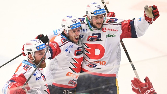 Pardubice jsou ve finále. Semifinálové derby ovládly v pěti zápasech