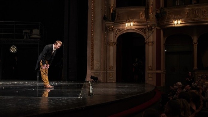 Nemoc postihla herce z Divadla na Vinohradech. Ruší se kvůli ní představení