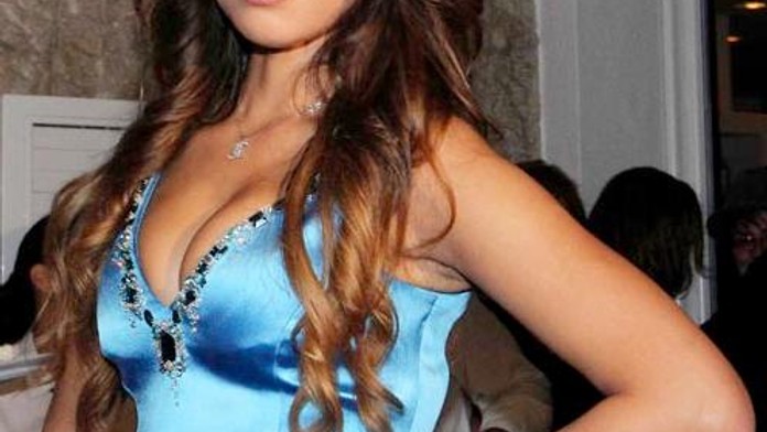 AFÉRA RUBYGATE: Berlusconi čelí vyšetřování kvůli nezletilé dívce