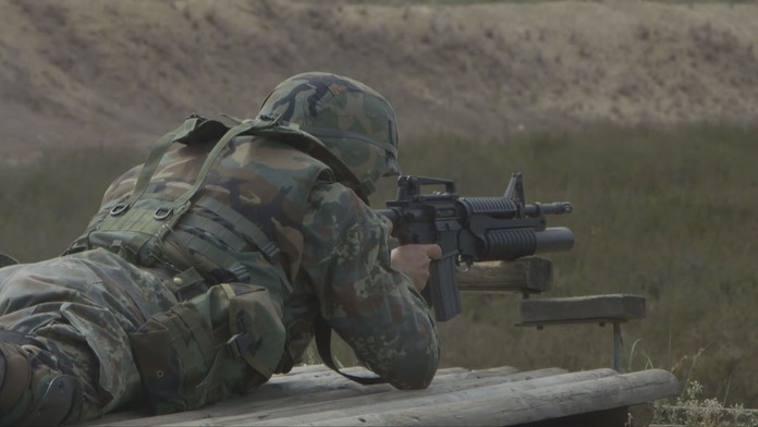 Ruský voják zastřelil tři kolegy, včetně důstojníka! Je na útěku