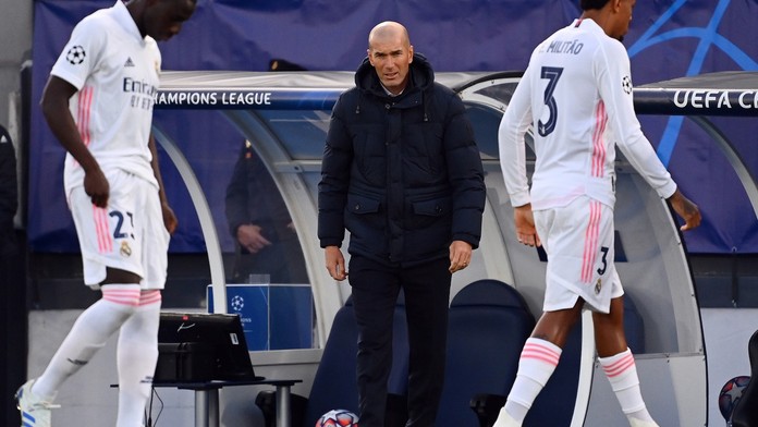 Trenér Zidane vzal ostudnou prohru na sebe, Real nyní čeká Barcelona
