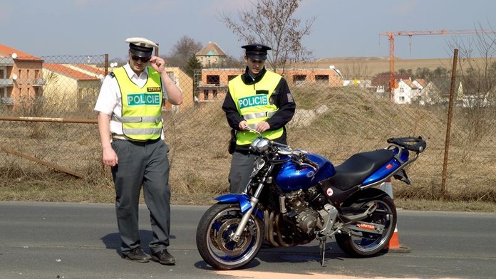 VIDEO: POZOR! Motorkáři vytahují mašiny! LONI JICH ZEMŘELO STO!