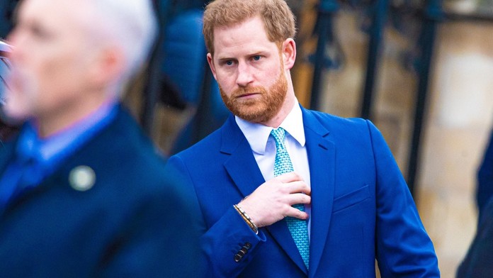 Princ Harry se vrátil kvůli pohřbu dědečka do Londýna! Je v karanténě