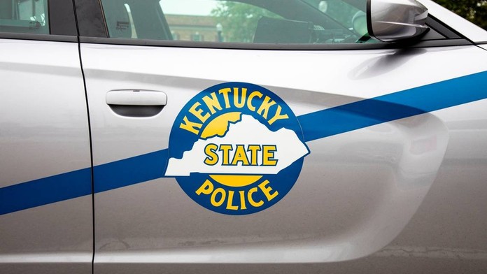 Policie v Kentucky pátrá po střelci, který pálil po autech na dálnici. Postřelil několik lidí