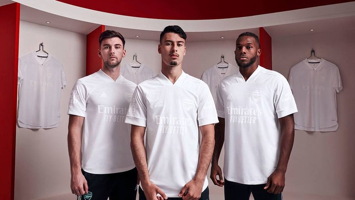 Arsenal oblékne speciální bílé dresy. Bojuje proti zločinu mladistvých