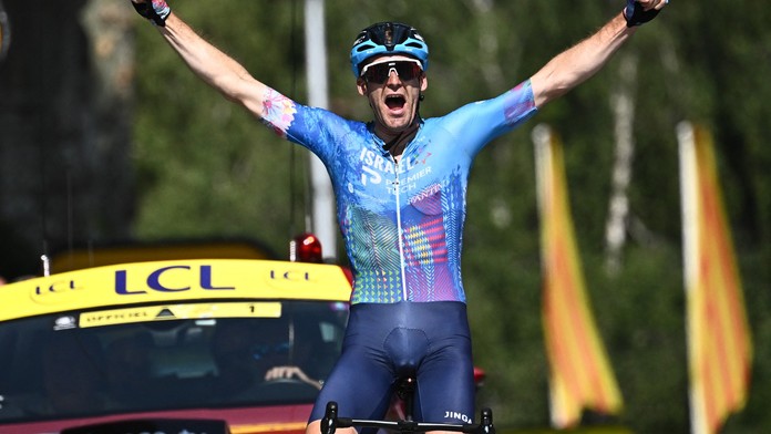 Kanaďan slaví životní triumf na Tour de France, ve žlutém zůstává Vingegaard