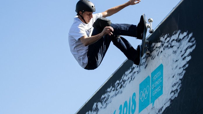 Legendární skateboardista oprášil prkno. Živým přenosem baví lidi