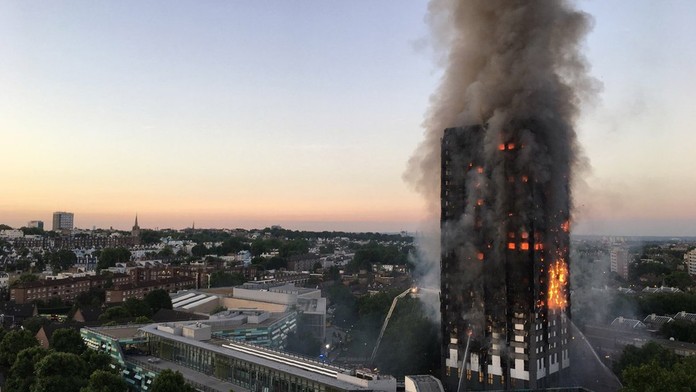 Trauma z požáru Grenfell Tower: Sebevraždy, drogy a alkohol