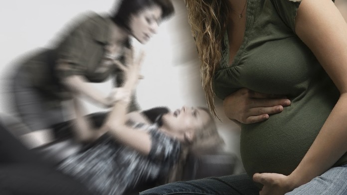 Žárlivá žena ZKOPALA těhotnou sokyni! Vláčela ji i za VLASY a MLÁTILA PĚSTMI