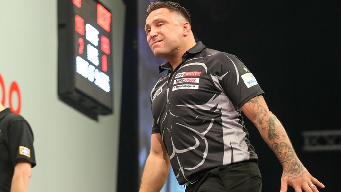 První kolo Dutch Darts Masters nabídlo zkázu favoritů. Domácí hráči se blýskli