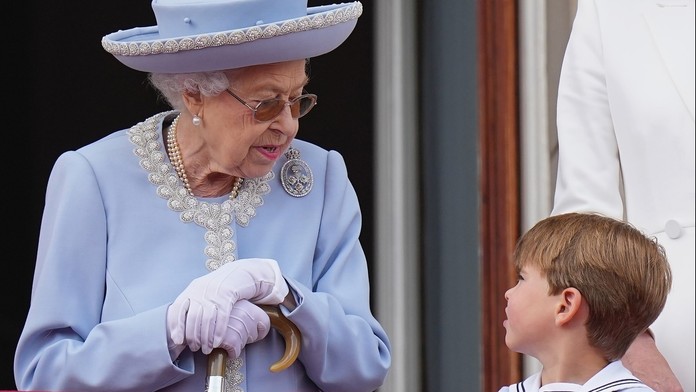 Princ Louis se málem princem nestal. Královna kvůli němu změnila tradici
