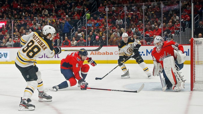 Pastrňákův gól na výhru nestačil. David Kaše debutoval v NHL