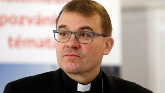 Biskupové vyzvali ke smíru. Holub je z výsledku voleb zklamán