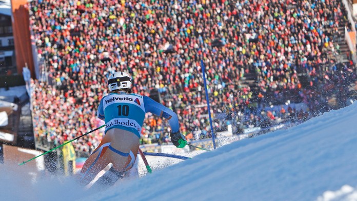 Vteřina hrůzy! Kristoffersen se jen zázrakem nesrazil s pořadatelem