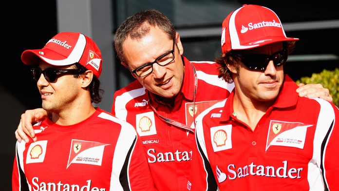 Týmová režie po italsku! U Ferrari pomohli Alonsovi trestem pro Massu