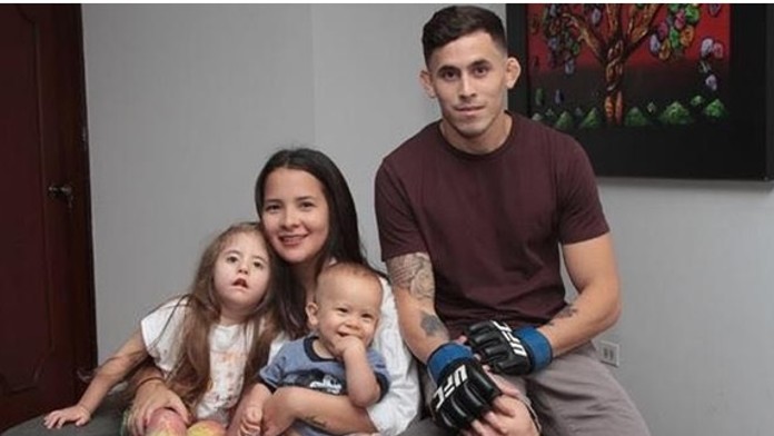 UFC zápasník bojuje za úsměv své dcery. Vybojuje peníze na operaci?