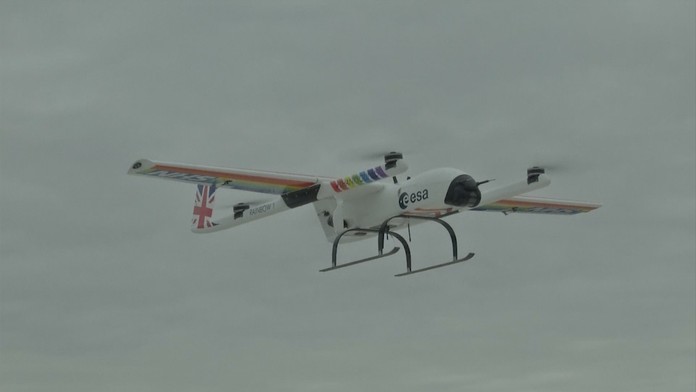 Francie úspěšně otestovala laserovou technologii k ničení dronů