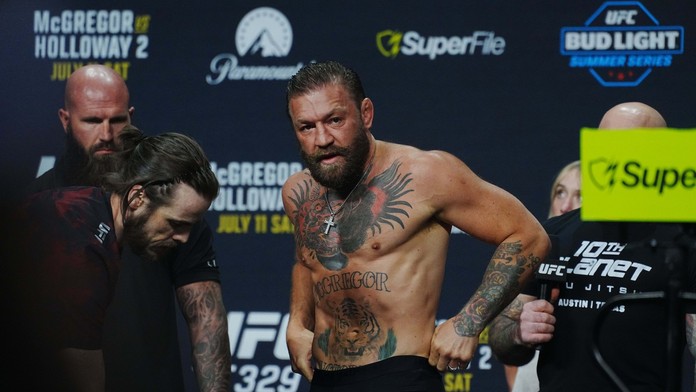 McGregorův hororový comeback. Zranění v prvních vteřinách, vítězí Holloway