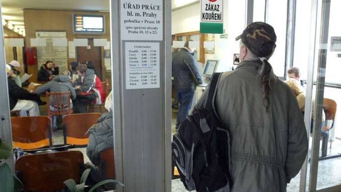 Teď hledejte lepší práci, radí ekonom. Volných míst je 340 tisíc