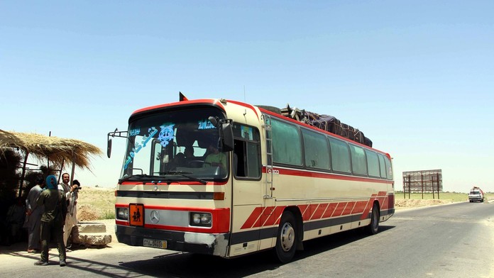 Taliban opět útočil! Z kolony autobusů unesli desítky lidí!