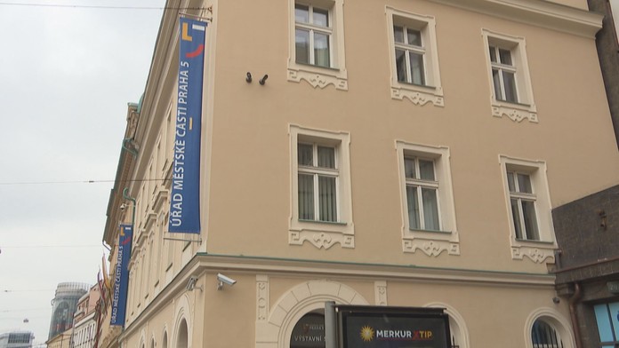 Na radnici Prahy 5 se rozdávaly funkce. Počet uvolněných zastupitelů je extrémní