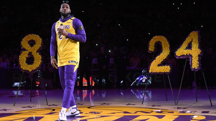 Lakers se dojemně loučili s Bryantem, Satyho 15 bodů nestačilo na Brooklyn
