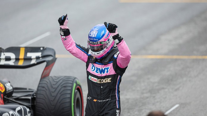 Matador Alonso šokoval v kvalifikaci VC Kanady. Verstappen odstartuje první